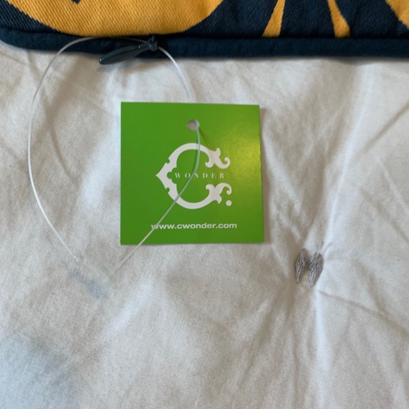 C. Wonder Set of Two Pillow Cases Yellow & Navy - Picture 2 of 4